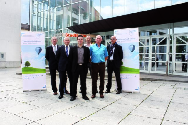 Das Organisationsteam der GIGA um Günter Gaugenrieder (2.v.r.) zusammen mit Gersthofens Bürgermeister Michael Wörle (l.)