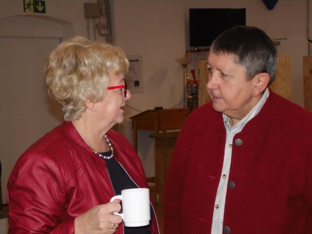 Inge Howe MdL NRW im Gespräch mit der Preisträgerin Karin Ressel, Geschäftsführerin des Technik-Zentrums Minden-Lübbecke e.V. | Foto: Michaela Meyer, Technikzentrum