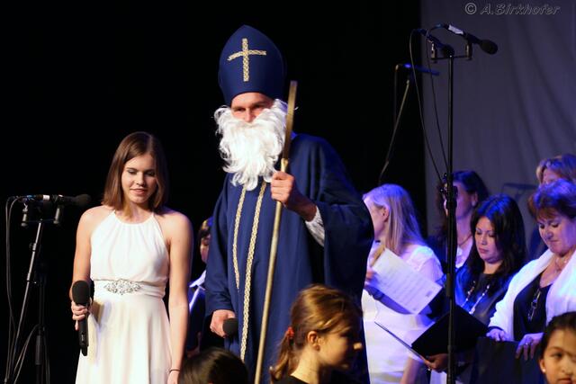 Marina Igelspacher mit dem Nikolaus