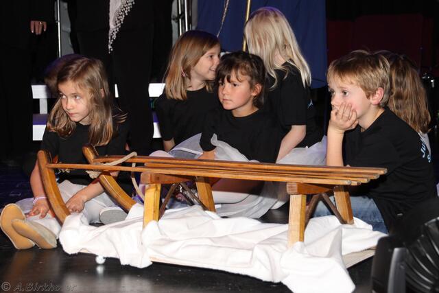 Die Kinder mit der Weihnachtsgeschichte