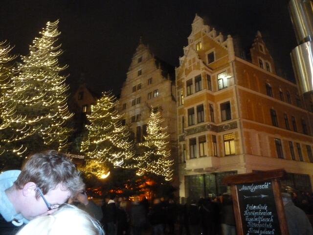 Weihnachtsbäume in der Altstadt.