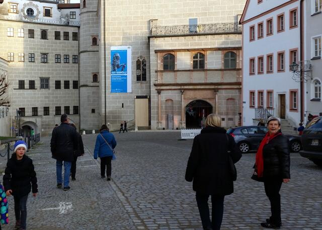 Jetztb erst mal ins Schloss