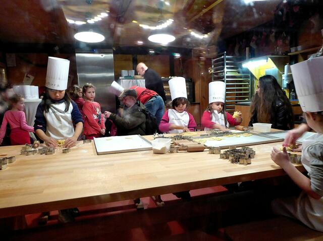 ..... hier ein Blick in die Weihnachtsbäckerei