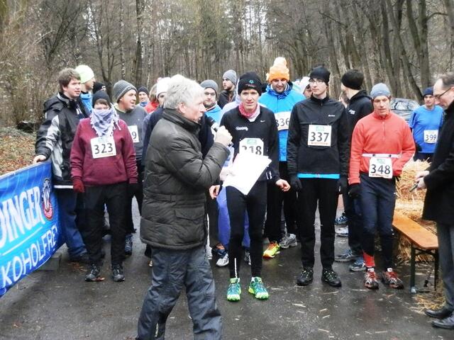 Auf die Plätze... fertig... LOS! Athleten beim Crosslauf in Dachau