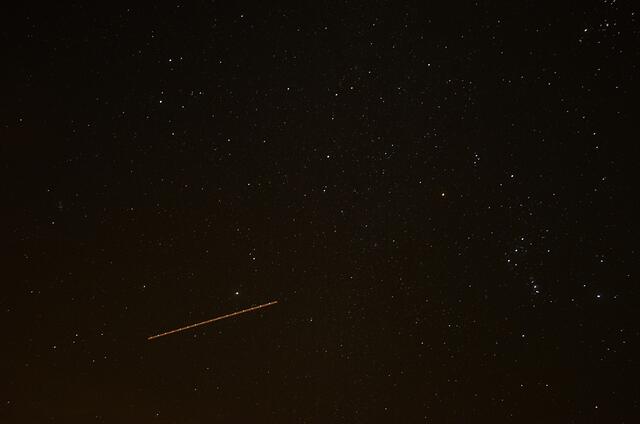 ......nur ein Flieger düst durch das Bild