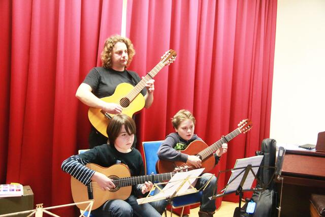 Die Kinder der Musikschule Jekic aus Hochzoll musizierten und animierten zum Mitsingen.