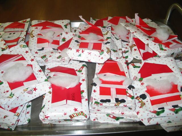 Jetzt müssen die Nikolaustütchen nur noch gefüllt werden.