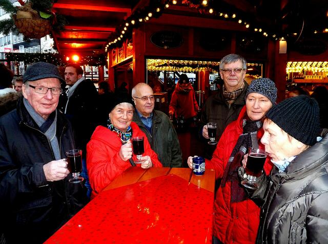 Hier wird das erste Glas Glühwein getrunken.                   Dieses Bild wurde mit Genehmigung von Ingeborg Behne hochgeladen.