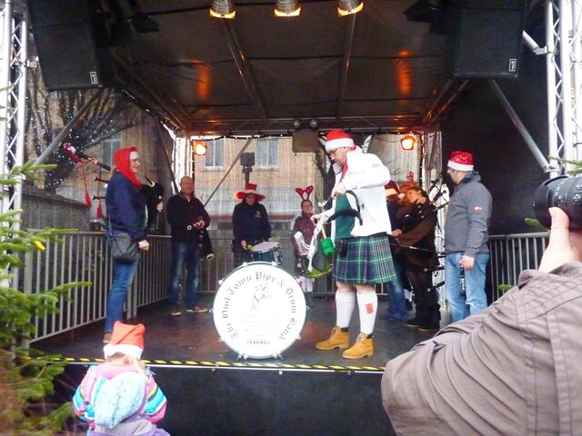 Auftritt der Owl Town Pipe and Drum Band