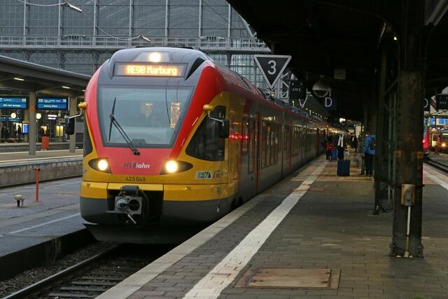 Zugteil nach Marburg (HLB24468) in Frankfurt (18.12.2015)
