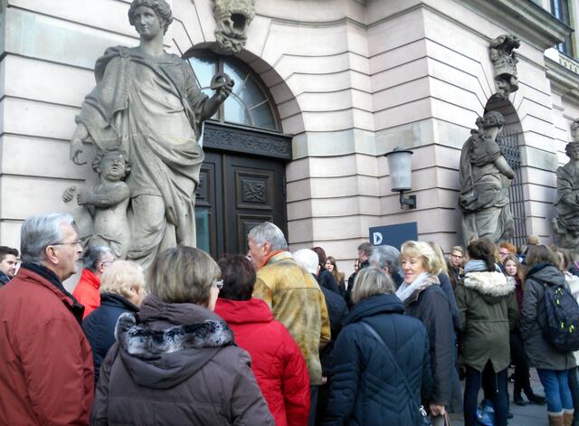 Es geht nun in die Ständige Ausstellung im Deutschen Historischen Museum