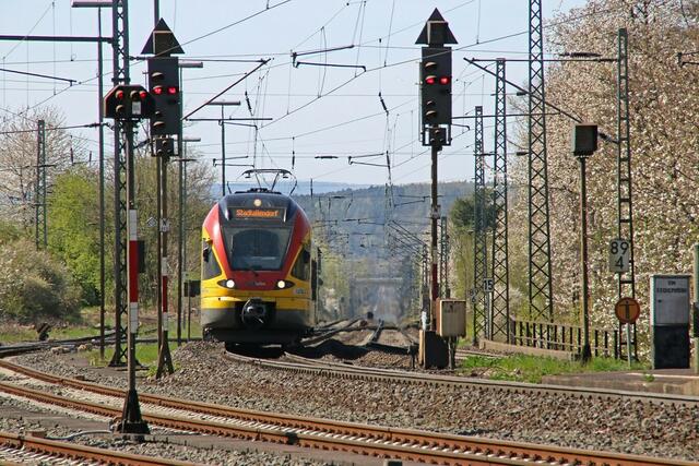 HLB 24464 bei der Einfahrt in Kirchhain (21.04.2015)