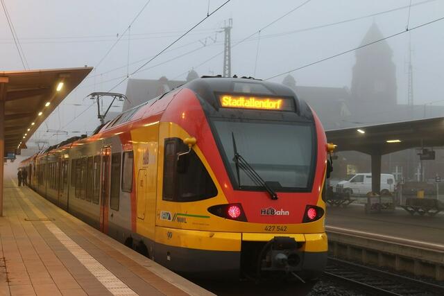 Der zweiteilige Zug nach Stadtallendorf in Gießen (27.10.2015)