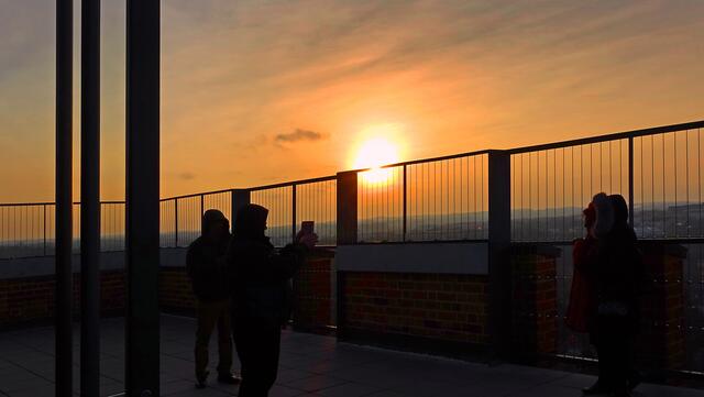 Kurz vor 16 Uhr nähert sich die Sonne dem Horizont. Foto: Helmut Kuzina