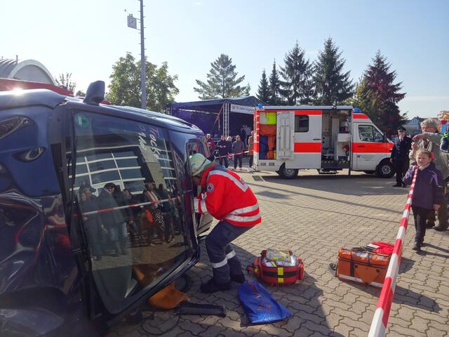 "Tag der offenen Tür bei der Feuerwehr Laatzen; © F. Hentschel/DRK Laatzen