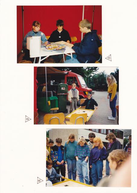 Blick (vor etwa 25 Jahren) auf den Hof der Bremer Schule 003 anlässlich einer Projektwoche zum Thema "Abfallbewältigung"