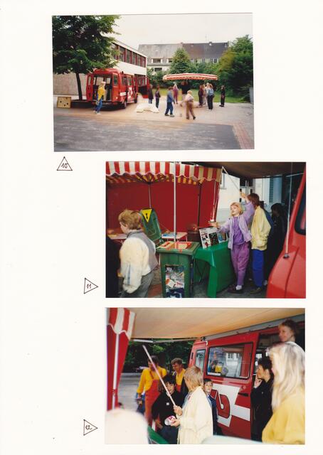 Blick (vor etwa 25 Jahren) auf den Hof der Bremer Schule 003 anlässlich einer Projektwoche zum Thema "Abfallbewältigung"