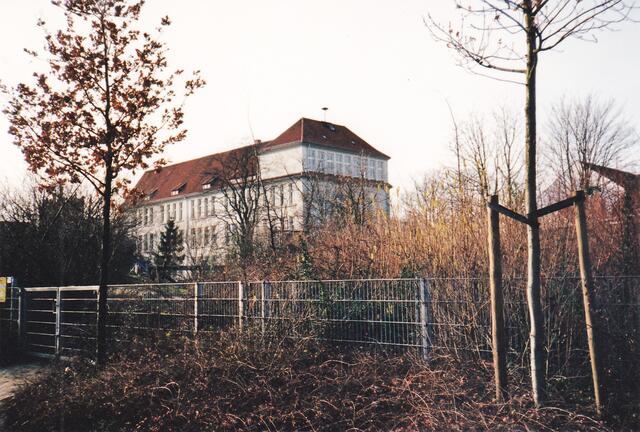 Blick (vor etwa 25 Jahren) auf die Schule 003 in Bremen mit dem Raum für Sprachanfänger