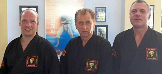 v.l.n.r. Fight Back Instructor 2. Dan Lars Oettinger in Karlsruhe-Rheinstetten, Baden Würtemberg , Gregor Huss 6.Dan Founder Fight Back Programm und Manfred Haempel, Fight Back Full Instructor, 3. Dan München/Spanien