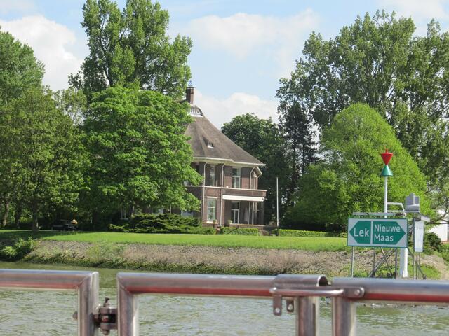 Fähre vom Rheinarm "Lek" zum Rheinarm "neuen Maas"