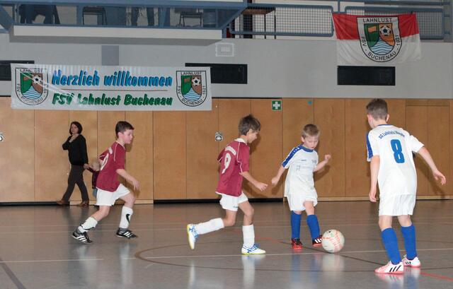Endspielszene F-Jugend Hallenturnier des FSV Buchenau am 10.01.2016 in der Hinterlandhalle Dautphetal (Foto: Dersch)