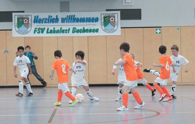 Spielszene G-Jugend Hallenturnier des FSV Buchenau am 10.01.2016 in der Hinterlandhalle Dautphetal (Foto: Dersch)