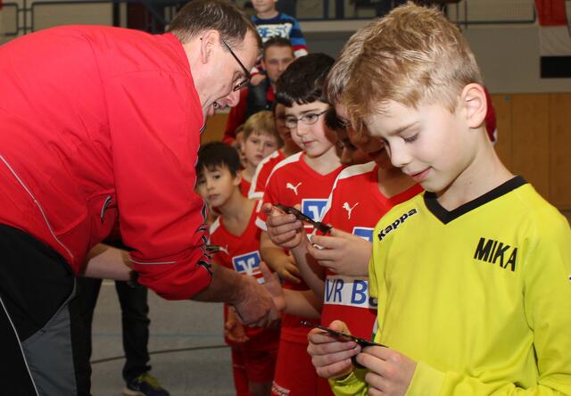 Siegerehrung F-Jugend Hallenturnier des FSV Buchenau am 10.01.2016 in der Hinterlandhalle Dautphetal (Foto: Dersch)