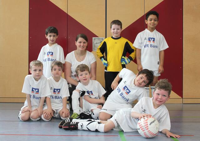 G-Jugend-Team des FSV Buchenau beim eigenen Hallenturnier  am 10.01.2016 in der Hinterlandhalle Dautphetal (Foto: Dersch)