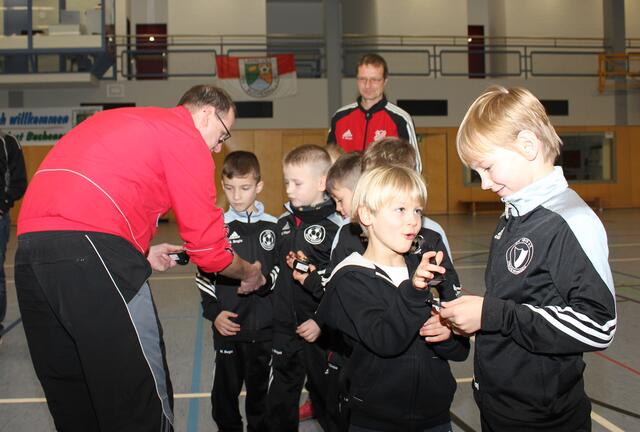 Siegerehrung F-Jugend Hallenturnier des FSV Buchenau am 10.01.2016 in der Hinterlandhalle Dautphetal (Foto: Dersch)