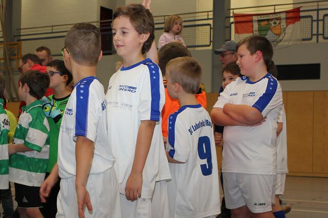 Siegerehrung F-Jugend Hallenturnier des FSV Buchenau am 10.01.2016 in der Hinterlandhalle Dautphetal (Foto: Dersch)
