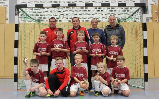 F-Jugend-Team des FSV Buchenau beim eigenen Hallenturnier  am 10.01.2016 in der Hinterlandhalle Dautphetal (Foto: Dersch)