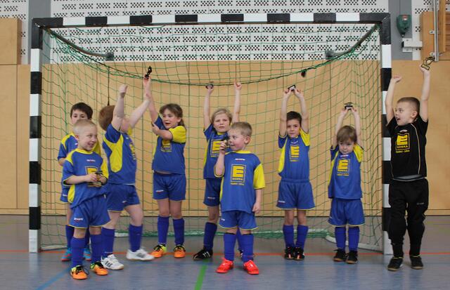 G-Jugend Sieger-Team VfB Lohra beim Hallenturnier des FSV Buchenau am 10.01.2016 in der Hinterlandhalle Dautphetal (Foto: Dersch)