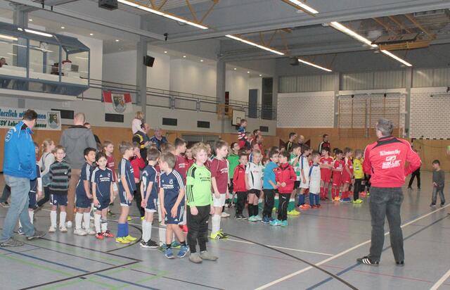 Siegerehrung F-Jugend Hallenturnier des FSV Buchenau am 10.01.2016 in der Hinterlandhalle Dautphetal (Foto: Dersch)