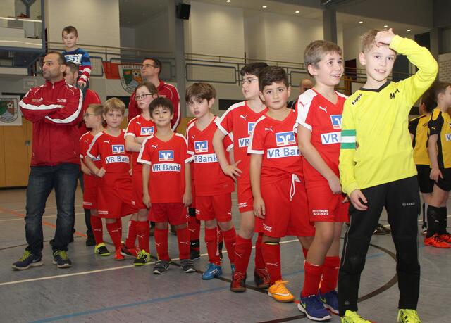 Siegerehrung F-Jugend Hallenturnier des FSV Buchenau am 10.01.2016 in der Hinterlandhalle Dautphetal (Foto: Dersch)