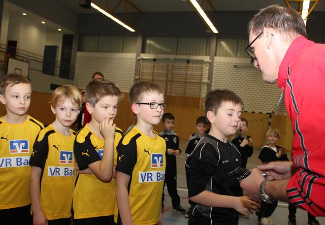 Siegerehrung F-Jugend Hallenturnier des FSV Buchenau am 10.01.2016 in der Hinterlandhalle Dautphetal (Foto: Dersch)