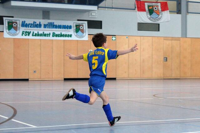 Spielszene G-Jugend Hallenturnier des FSV Buchenau am 10.01.2016 in der Hinterlandhalle Dautphetal (Foto: Dersch)