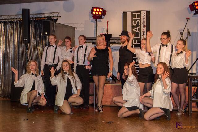 ORCC 2016 - S/W-Ball in Wulfertshausen -Showtanz mit Tänzerinnen vom Tanzstudio dance & more aus Friedberg und der Jugendformation des TSC Blau Weiß Rot Friedberg