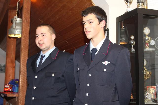 Aus der Jugendfeuerwehr übernommen: Benjamin Rausch (links) Robin Jänsch (rechts)