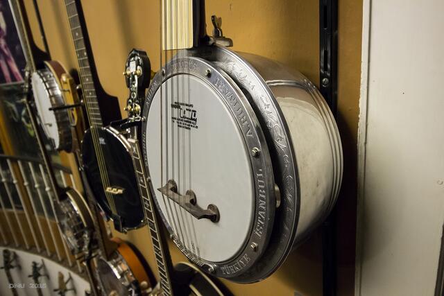 Ein Banjo? Mitnichten. Dies ist eine Cümbüş, ein türkisches Instrument, ein Mittelding zwischen Laute und Banjo.