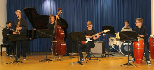 Ein Novum beim Wettbewerb war die Jazzcombo "Sunny", die sich mit 95 Punkten den Titel Verbandssieger 2016 in der Kategorie gemischte Ensembles AG III und die Weiterleitung zum Landeswettbewerb erspielte.