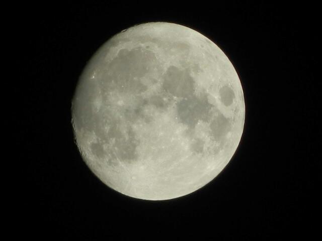 Dafür  zeigt sich der Mond zur Nacht