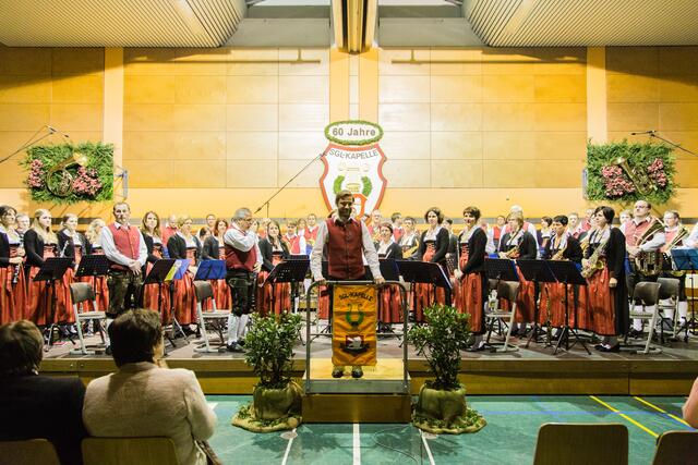 Der Jubelverein unter Leitung von Florian Helgemeir | Foto: Rainer Guttroff