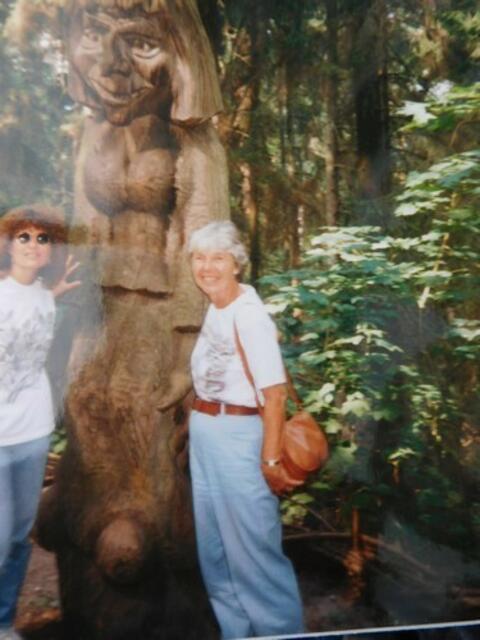 Rosemarie Günther und Astrid Günther auf dem Hexenberg