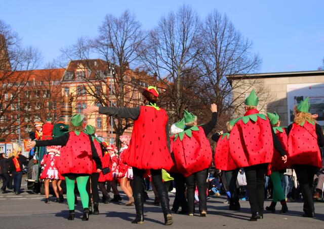 Und wieder eine bunte Riege von hinten in Richtung Innenstadt.