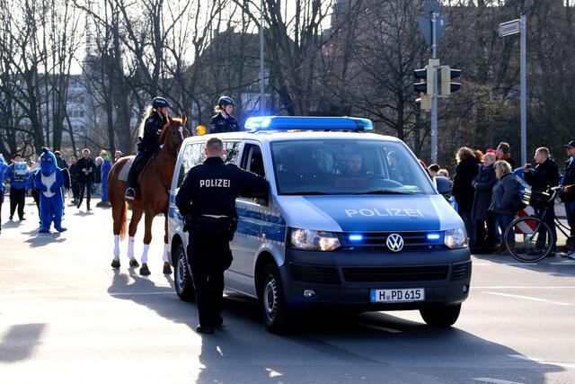 " Sicher ist Sicher ", mit der Polizei vorweg.