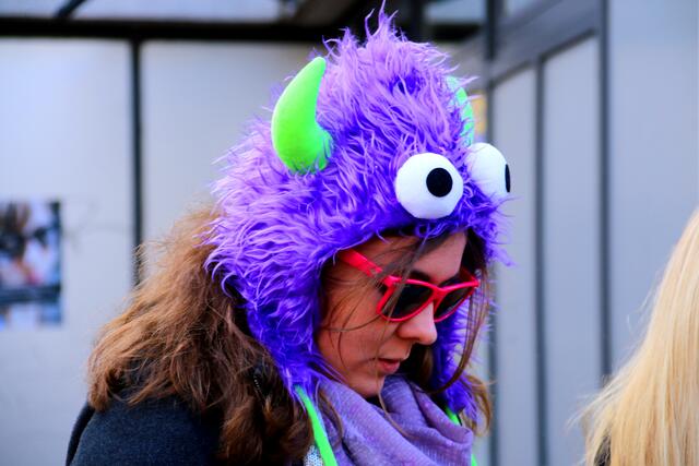 Eine von vielen Verkleidungen. Bunt und etwas schräg.