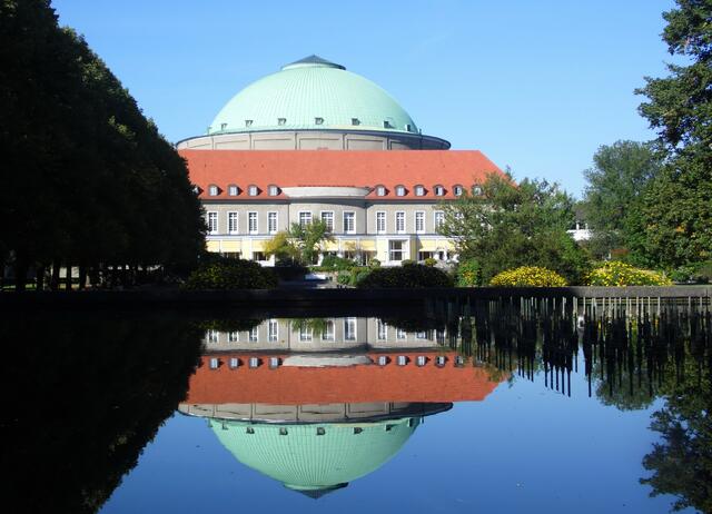 Stadthalle, Kongresszentrum, Stadthallengarten, Stadtpark: Die meisten Hannoveraner kennen sich hier aus. Nach dem 2. Weltkrieg fand dort die erste Bundesgartenschau statt.