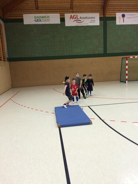 Brennball : Mannschaft die wirft und läuft