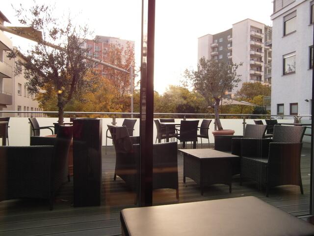 Aufenthaltsraum mit Bar im Hotel