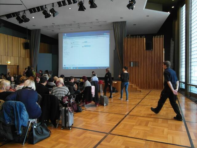 Während der Pause. Mein Sitzplatz vorne rechts !